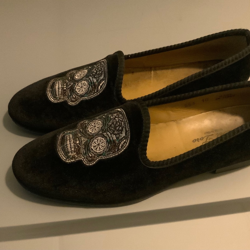Del toro velvet skull slippers size 10